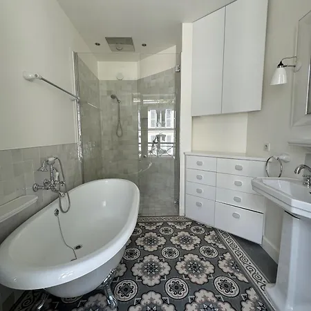 Moulin Rouge - Montmatre Apartment *